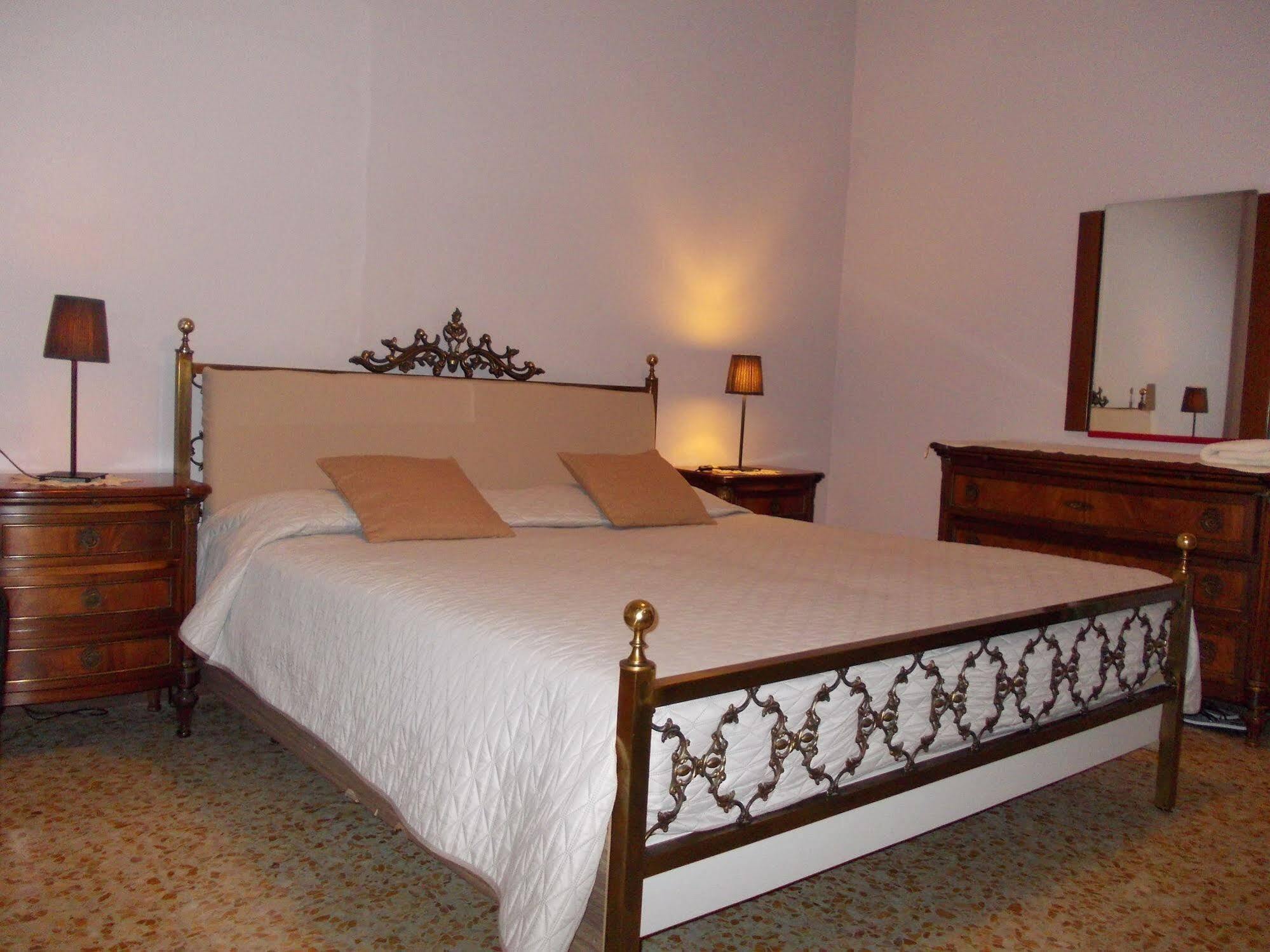 Travellers Lodge Bed & Rooms Treviso Esterno foto