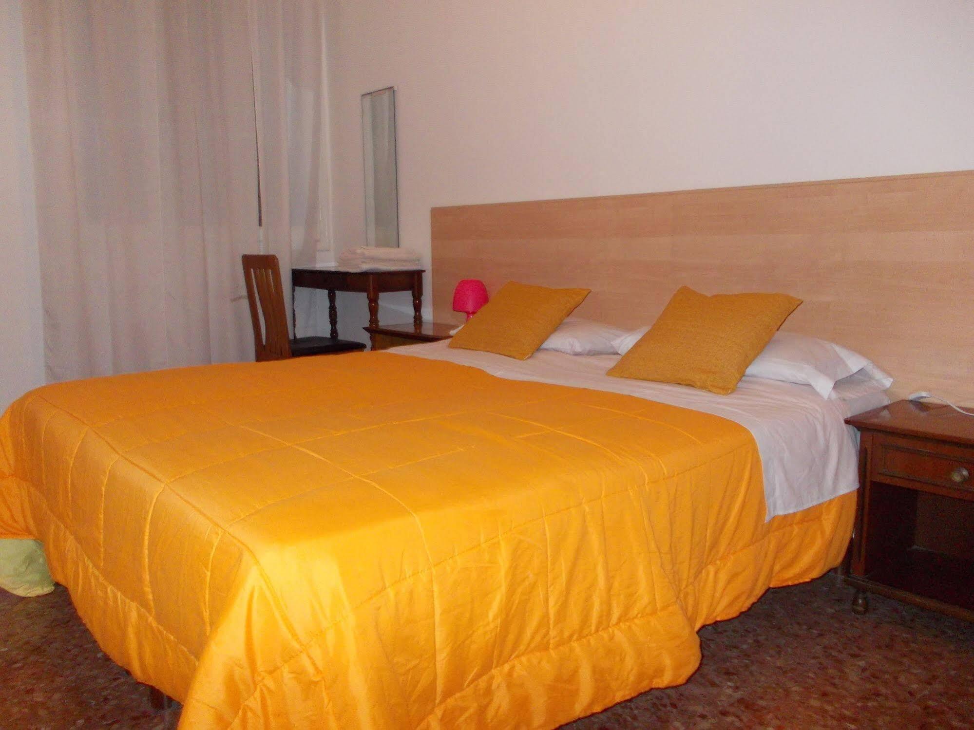 Travellers Lodge Bed & Rooms Treviso Esterno foto